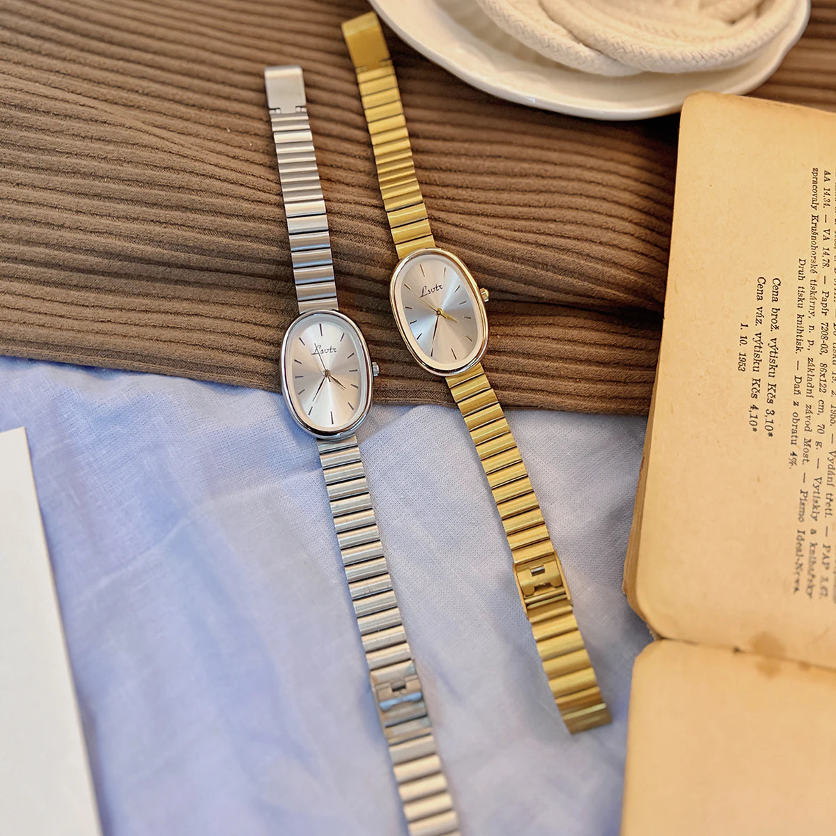 Fashionable Women's Watch With Gold Bracelet,