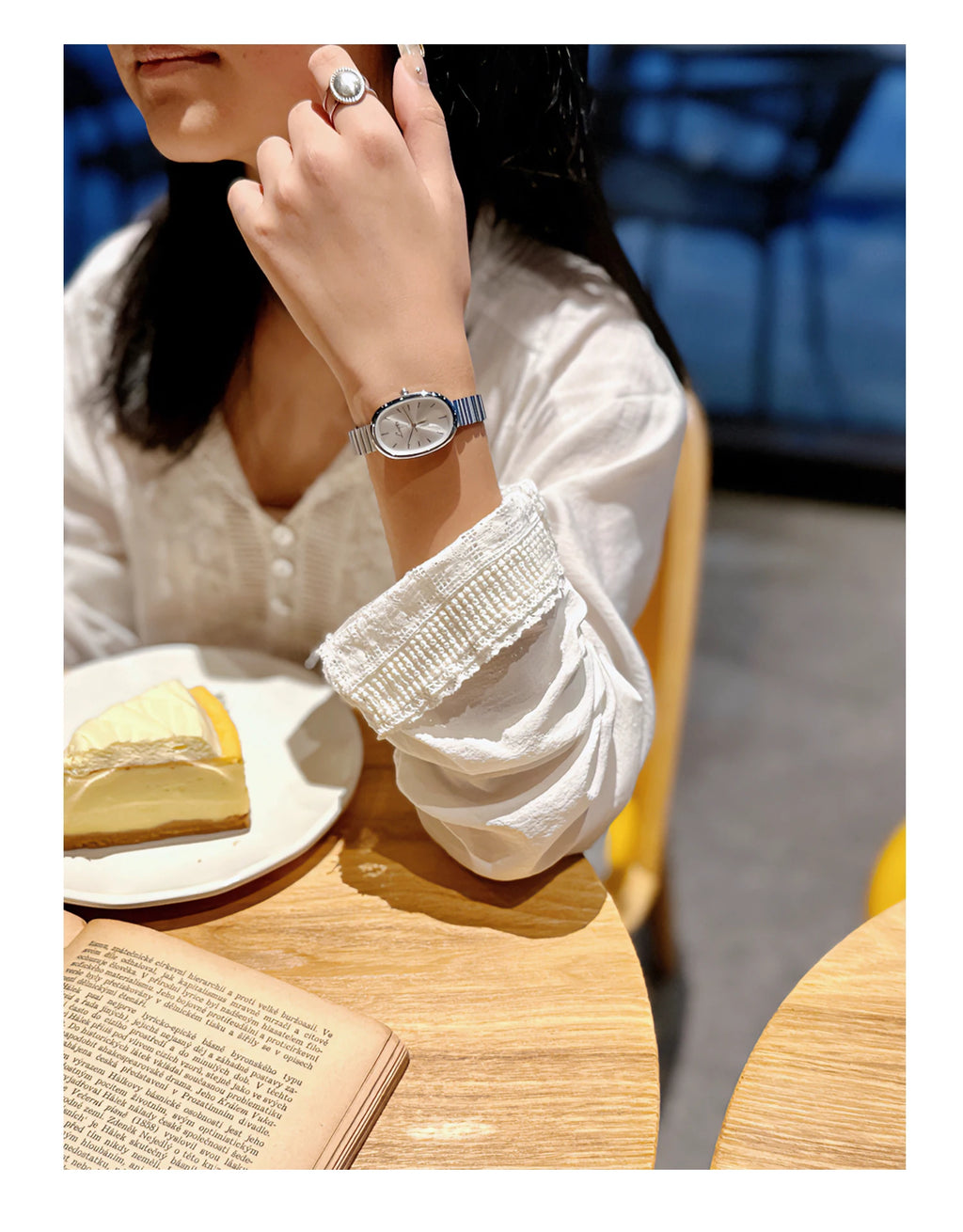 Fashionable Women's Watch With Gold Bracelet,