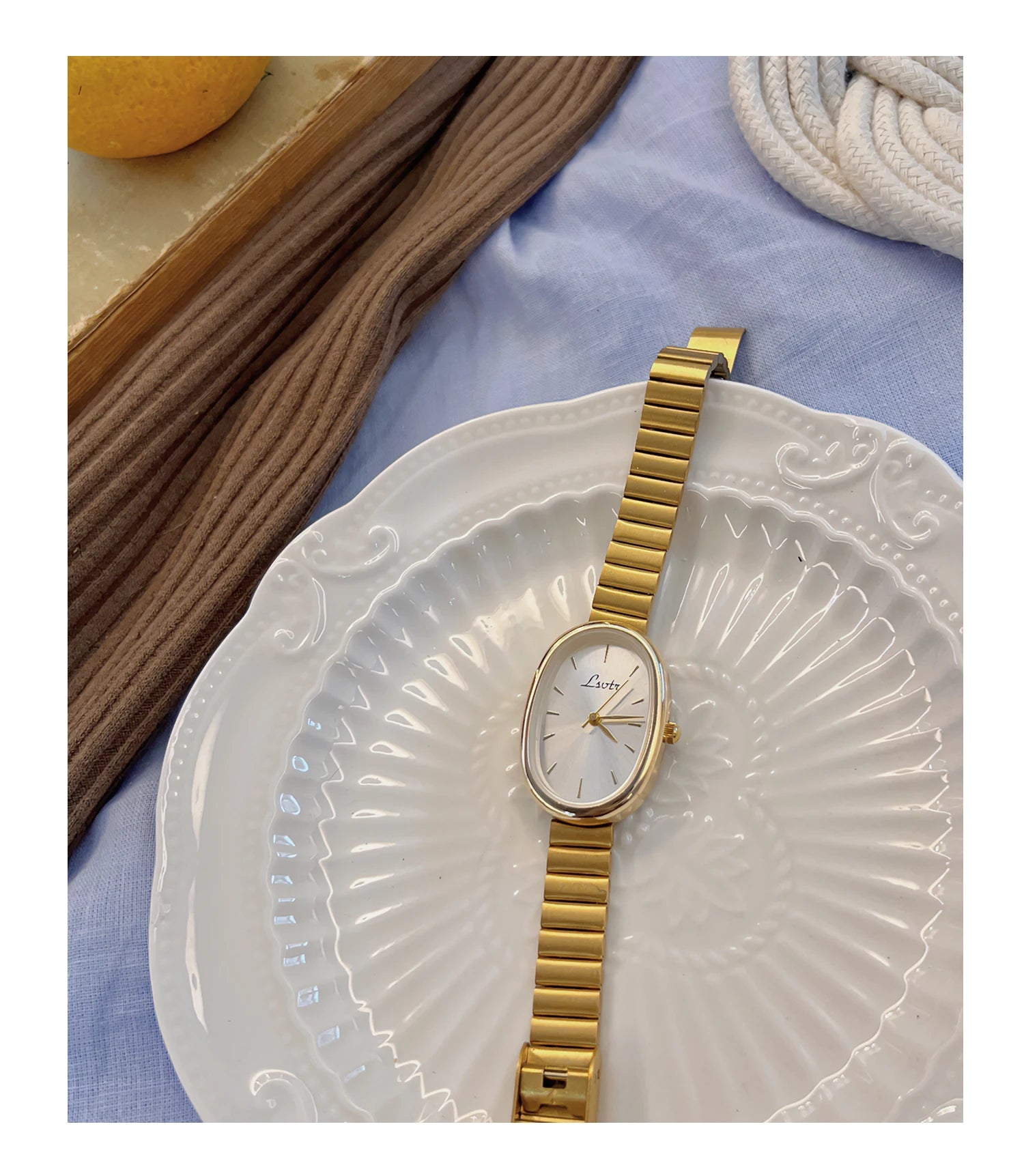 Fashionable Women's Watch With Gold Bracelet,