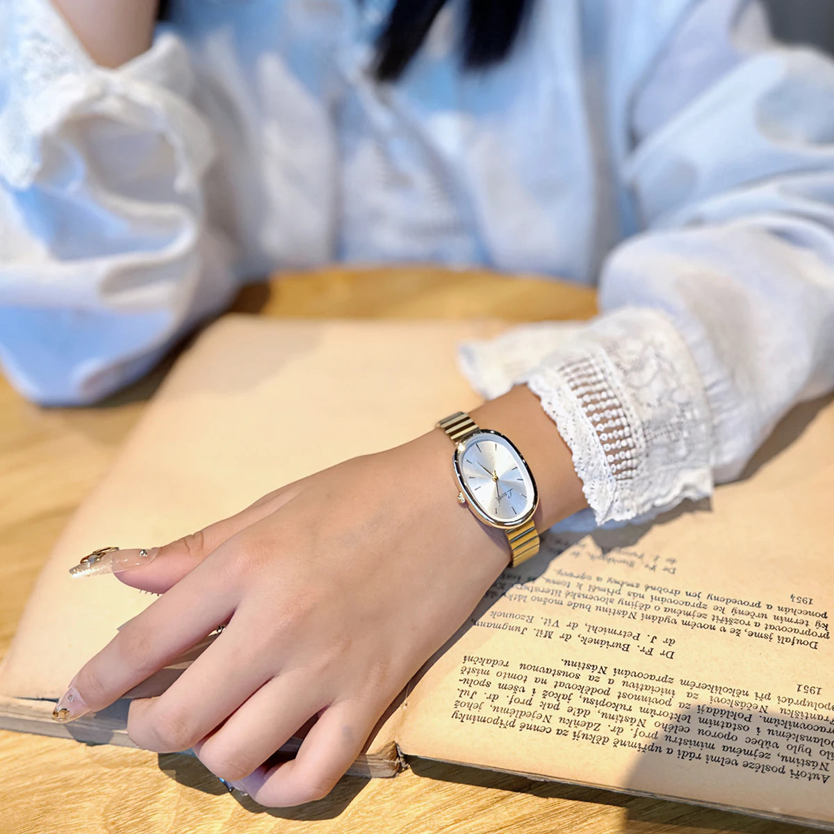 Fashionable Women's Watch With Gold Bracelet,