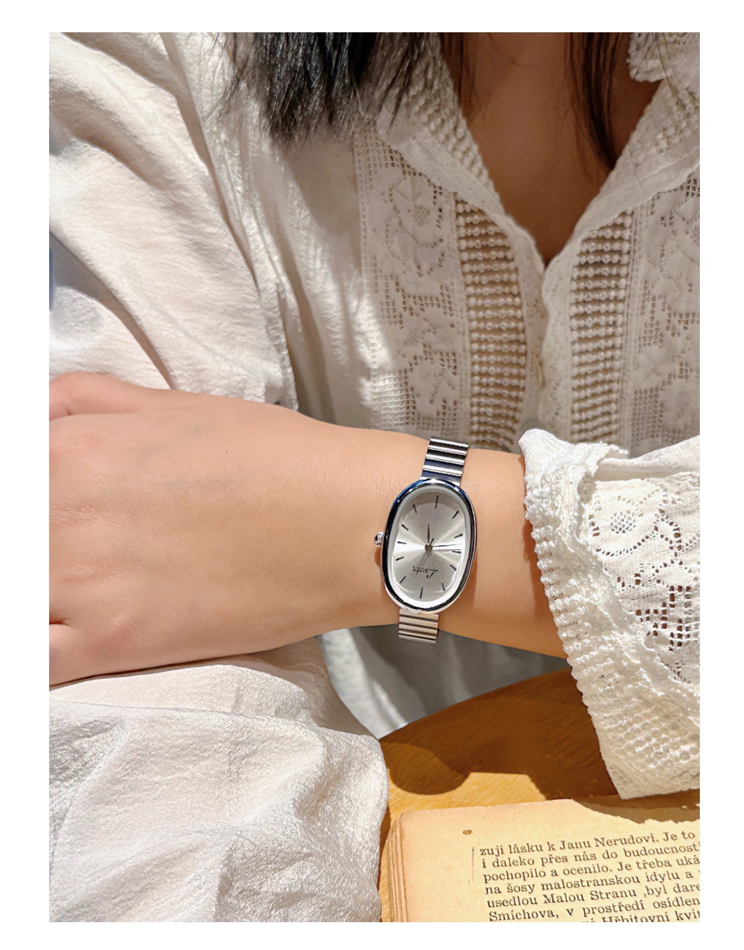 Fashionable Women's Watch With Gold Bracelet,
