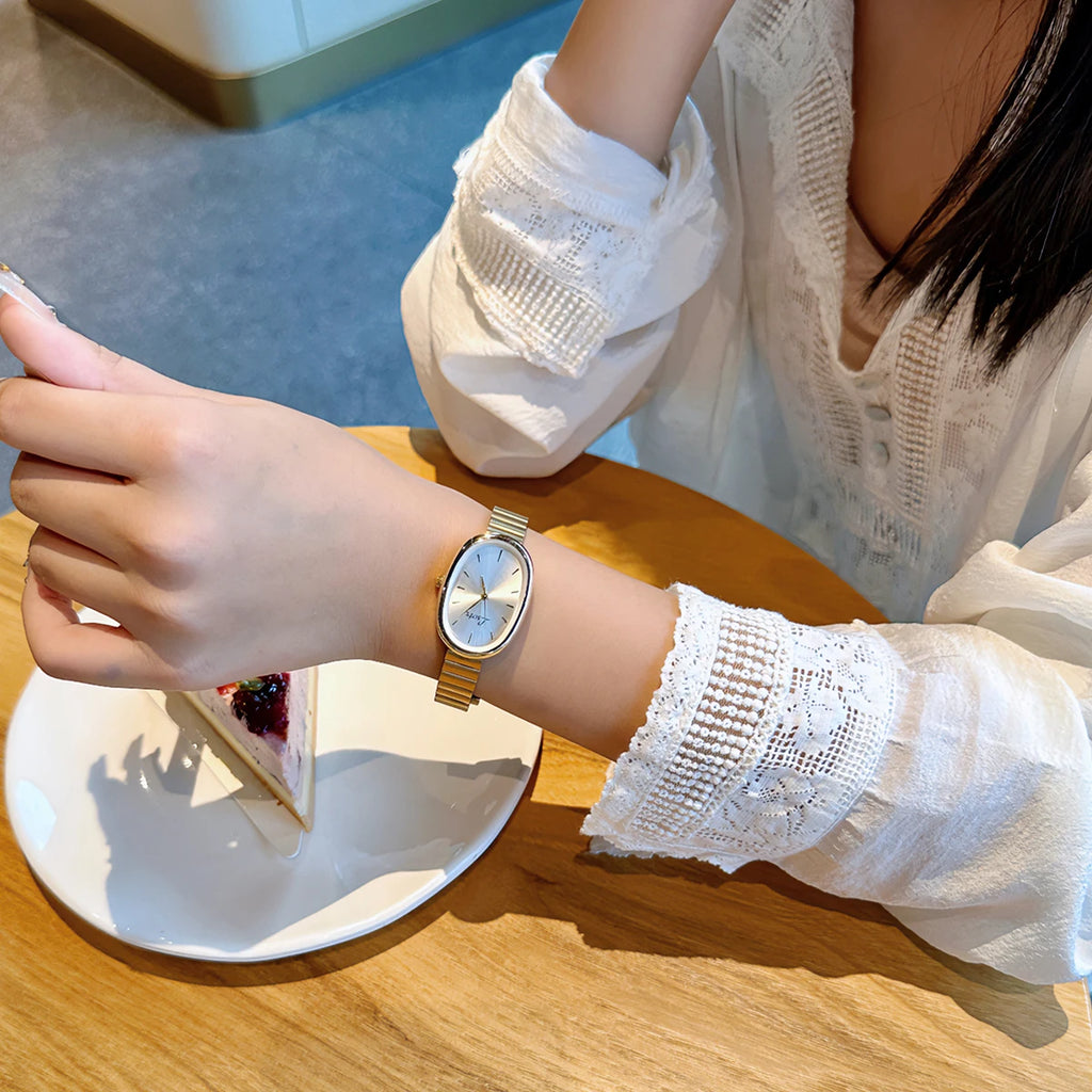 Fashionable Women's Watch With Gold Bracelet,