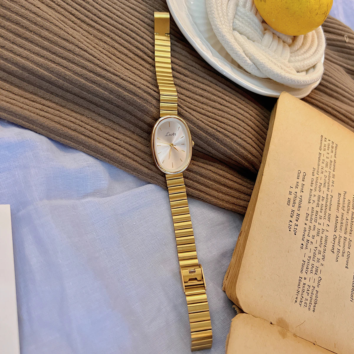 Fashionable Women's Watch With Gold Bracelet,